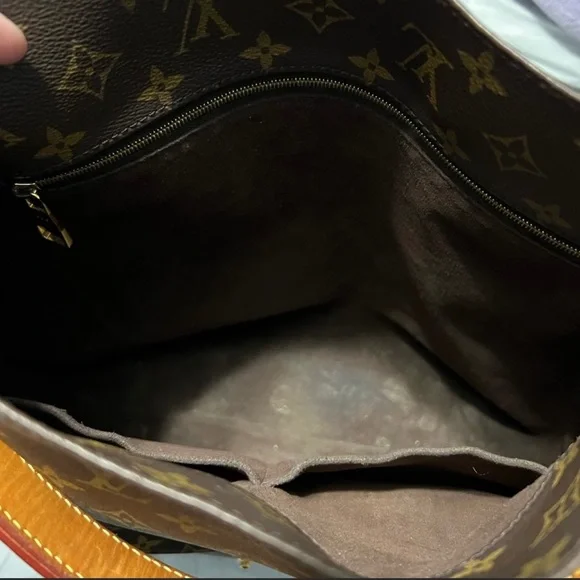 Louis Vuitton purse - Picture 3 of 15